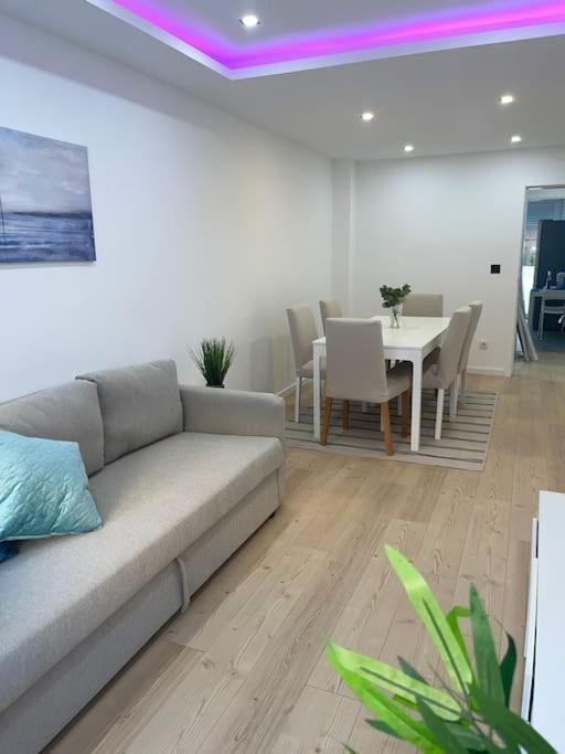 Lovely 2 Bedroom Apartment In South Lisbon บาเฮโร ภายนอก รูปภาพ